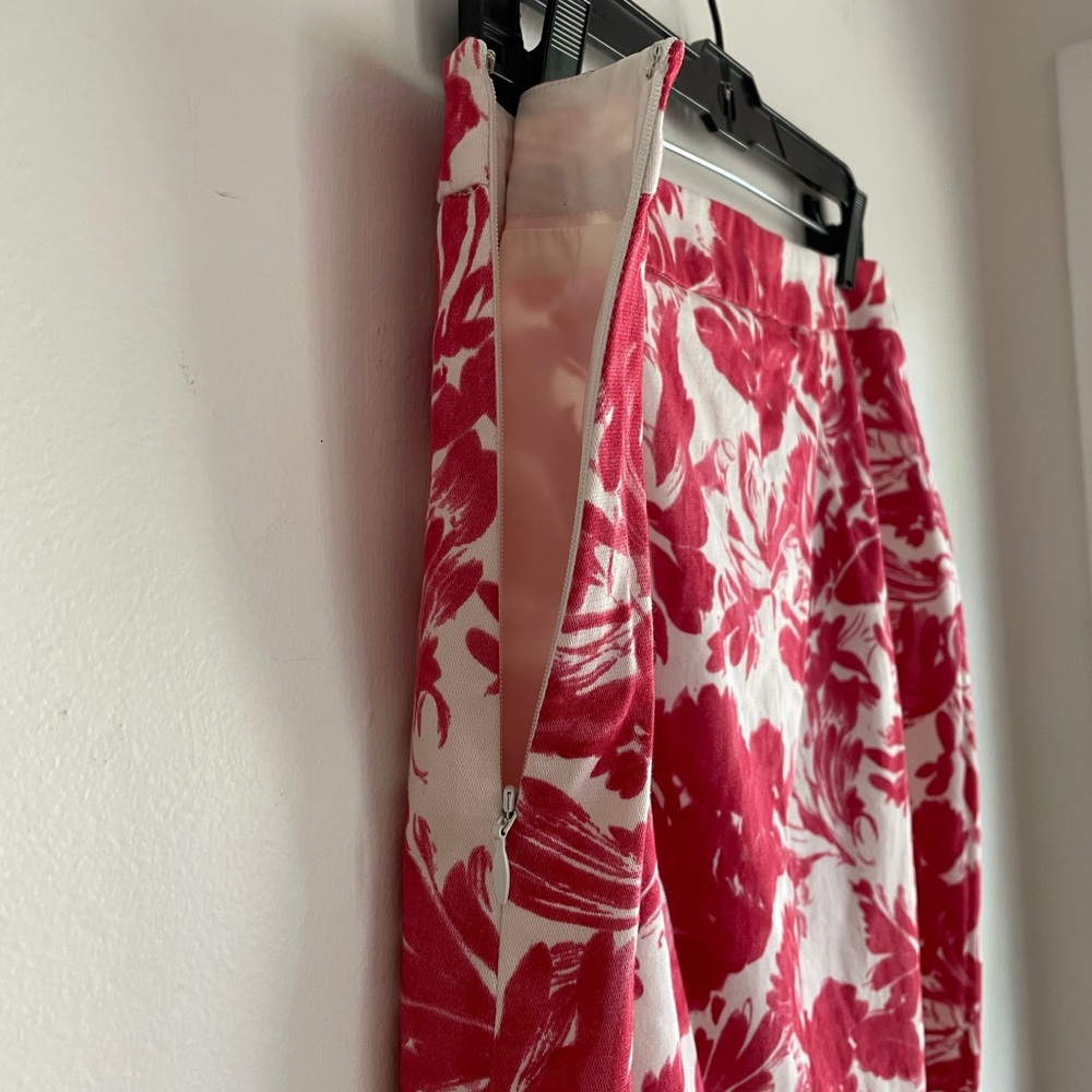 The Limited Red and White Floral SIde Zip Pencil Skirt Size 12 - Picture 4 of 6